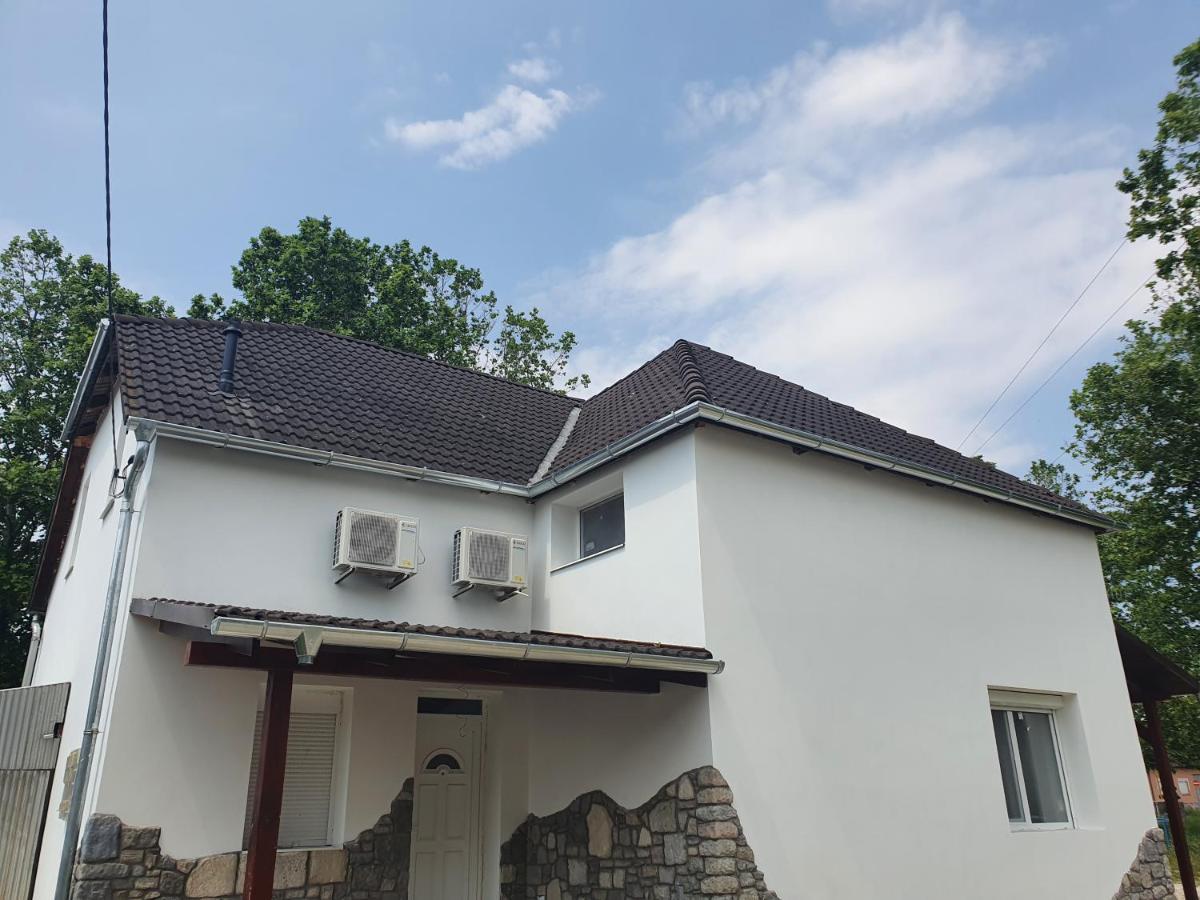 Sosto Apartman Szekesfehervar Exterior photo