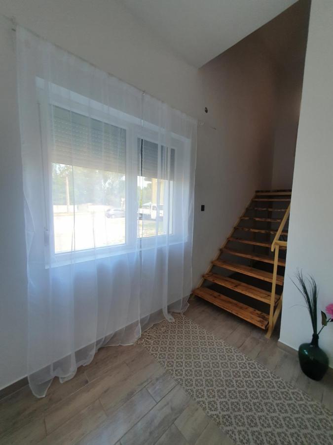 Sosto Apartman Szekesfehervar Exterior photo