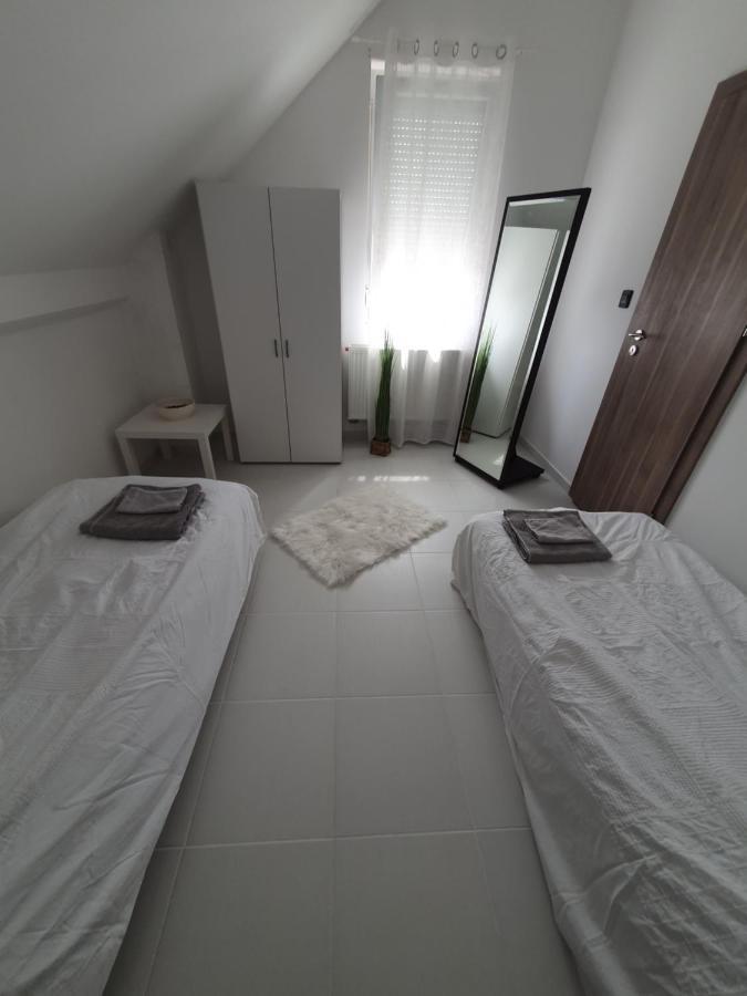 Sosto Apartman Szekesfehervar Exterior photo